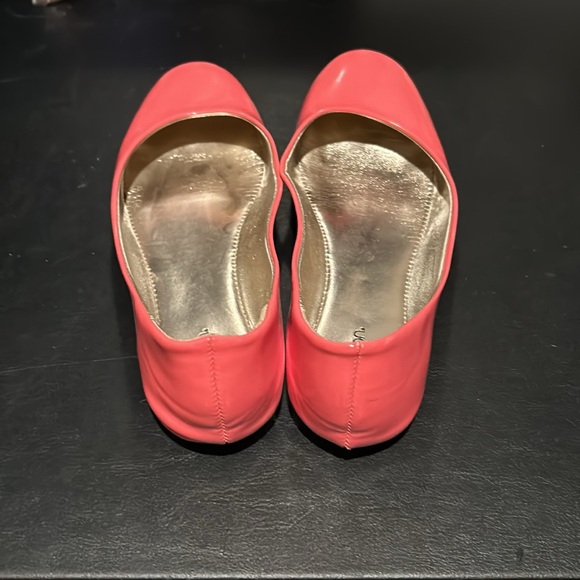 Coral Coloured Flats Sz 7 - Picture 2 of 4